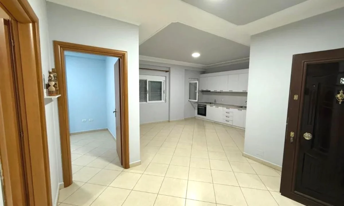 Shtepi me qera Apartament ne Tirane, 2+1, Mobilimi Bosh, pa mobiluar, Pagesa 500  Euro.