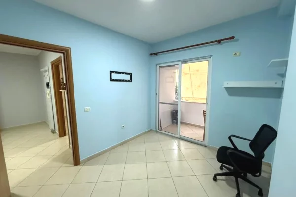 Shtepi me qera Apartament ne Tirane, 2+1, Mobilimi Bosh, pa mobiluar, Pagesa 500  Euro.
