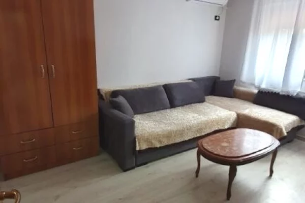 Shtepi me qera Apartament ne Tirane, 1+1, Mobilimi E mobiluar, Pagesa 500  Euro.
