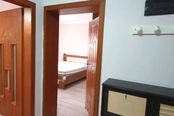 Shtepi me qera Apartament ne Tirane, 1+1, Mobilimi E mobiluar, Pagesa 500  Euro.