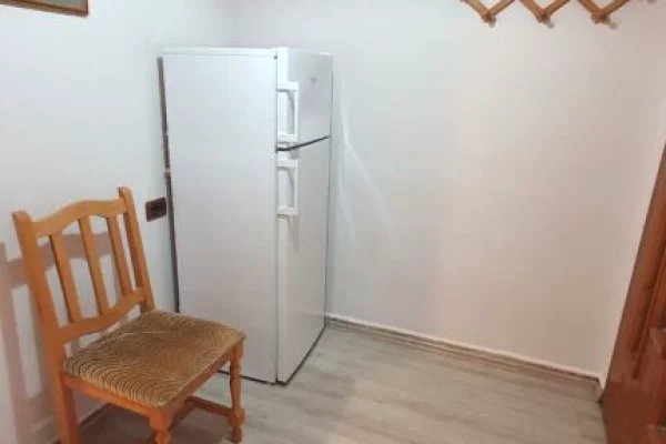 Shtepi me qera Apartament ne Tirane, 1+1, Mobilimi E mobiluar, Pagesa 500  Euro.