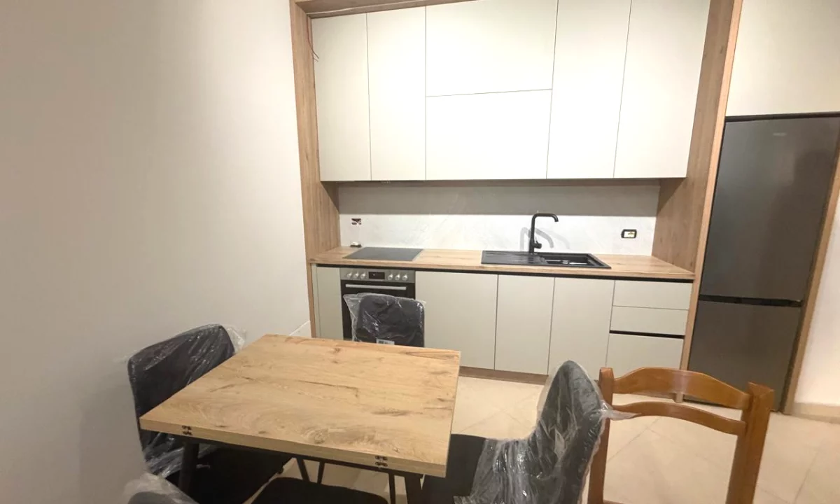 Shtepi me qera Apartament ne Tirane, 2+1, Mobilimi E mobiluar, Pagesa 650  Euro.