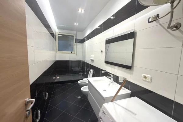 Shtepi me qera Apartament ne Tirane, 2+1, Mobilimi E mobiluar, Pagesa 650  Euro.