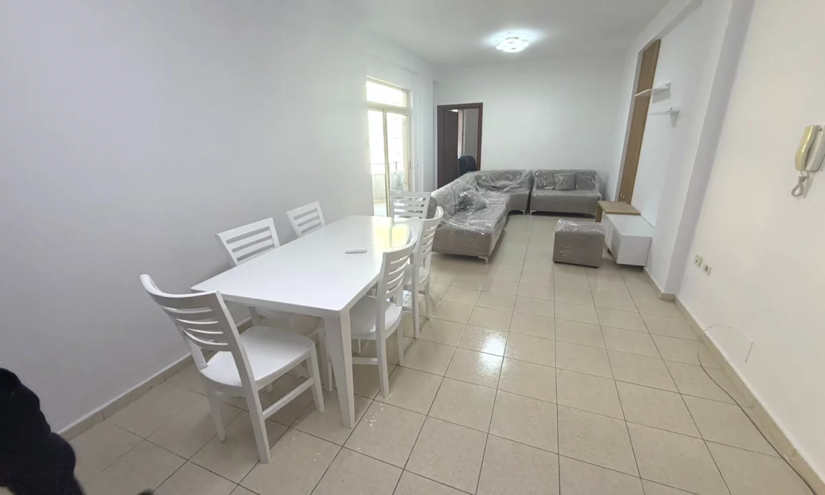 Shtepi me qera Apartament ne Tirane, 3+1, Mobilimi E mobiluar, Pagesa 450  Euro.