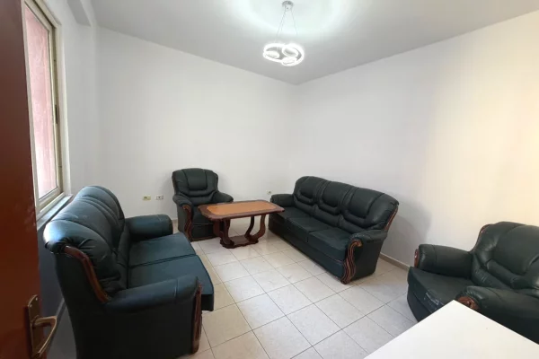 Shtepi me qera Apartament ne Tirane, 3+1, Mobilimi E mobiluar, Pagesa 450  Euro.