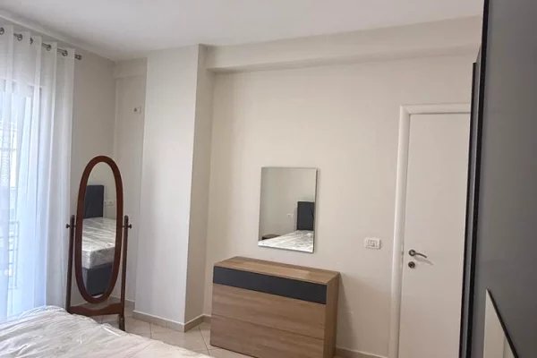 Shtepi me qera Apartament ne Tirane, 2+1, Mobilimi E mobiluar, Pagesa 500  Euro.