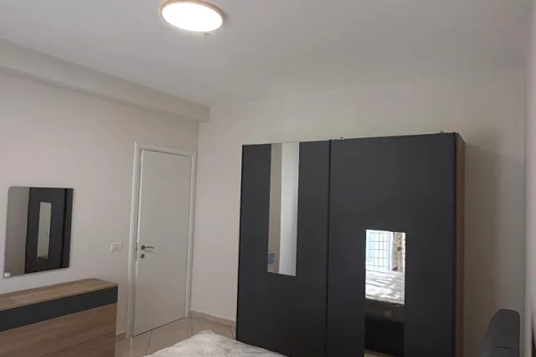 Shtepi me qera Apartament ne Tirane, 2+1, Mobilimi E mobiluar, Pagesa 500  Euro.