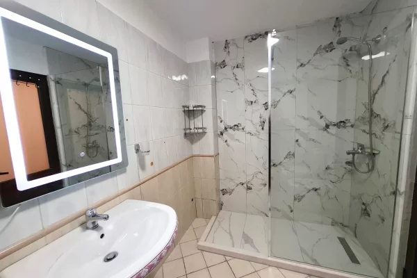 Shtepi me qera Apartament ne Tirane, 2+1, Mobilimi E mobiluar, Pagesa 600  Euro.