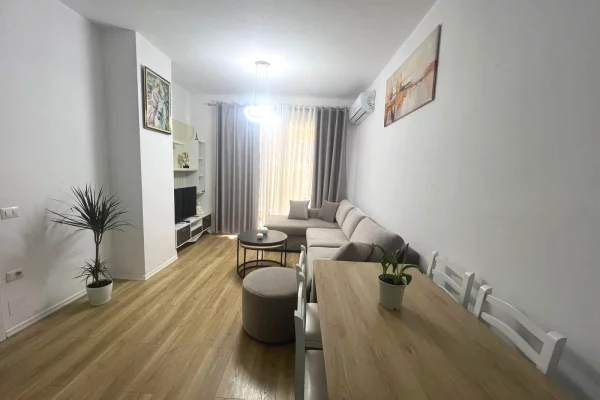 Shtepi me qera 1+1 ne Tirane - 60,000 Leke