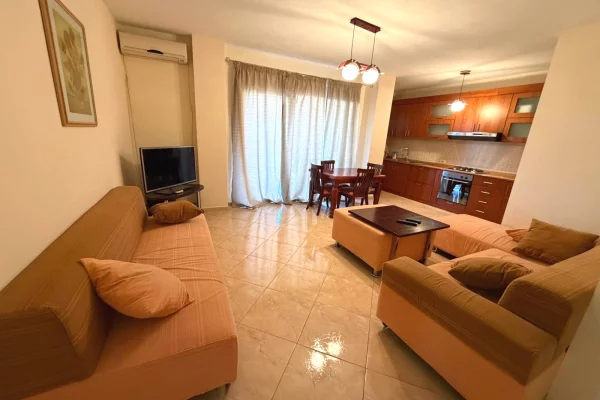 Jepet me qira 2+1+parkim Kompleksi Kolombo Liqeni i Thate 750€