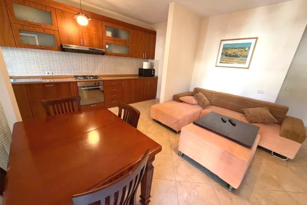 Shtepi me qera Apartament ne Tirane, 2+1, Mobilimi E mobiluar, Pagesa 750  Euro.