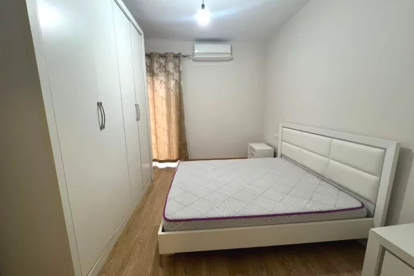 Shtepi me qera Apartament ne Tirane, 2+1, Mobilimi E mobiluar, Pagesa 60,000  Leke.
