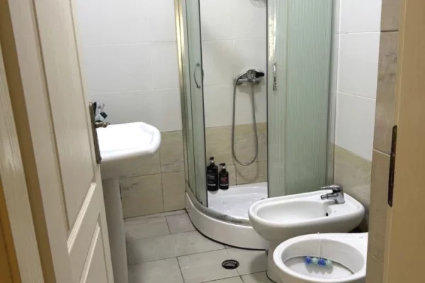 Shtepi me qera Apartament ne Tirane, 2+1, Mobilimi E mobiluar, Pagesa 55,000  Leke.