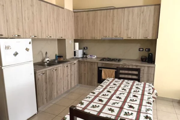 Shtepi me qera Apartament ne Tirane, 2+1, Mobilimi E mobiluar, Pagesa 55,000  Leke.