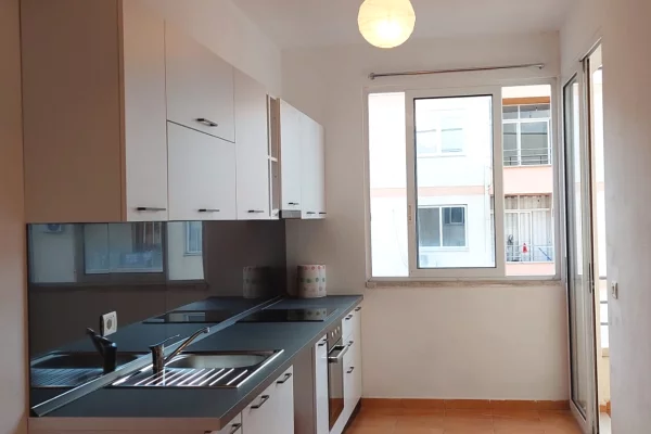 Shtepi me qera Apartament ne Tirane, 2+1, Mobilimi E mobiluar, Pagesa 45,000  Leke.