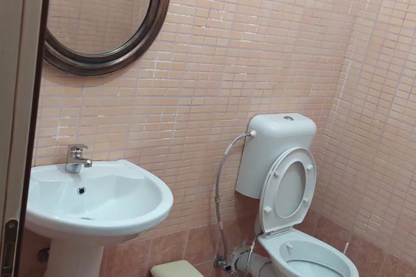 Shtepi me qera Apartament ne Tirane, 2+1, Mobilimi E mobiluar, Pagesa 45,000  Leke.