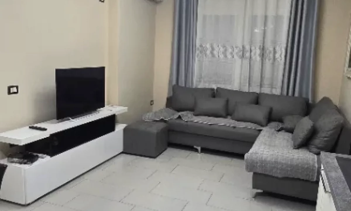 Shtepi me qera Apartament ne Tirane, 2+1, Mobilimi E mobiluar, Pagesa 550  Euro.