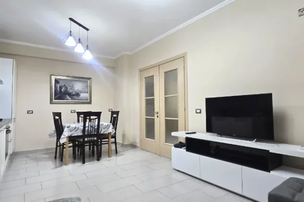 Shtepi me qera Apartament ne Tirane, 2+1, Mobilimi E mobiluar, Pagesa 550  Euro.