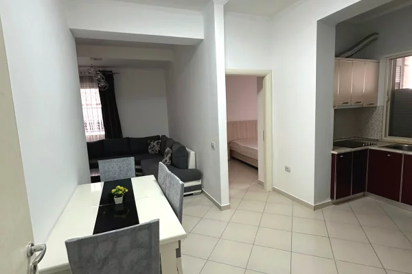 Shtepi me qera Apartament ne Tirane, 1+1, Mobilimi E mobiluar, Pagesa 500  Euro.