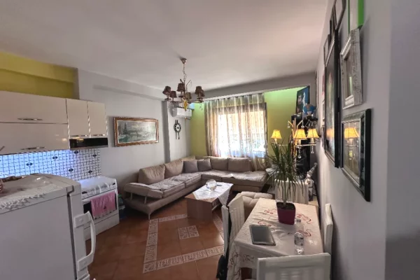 Shtepi me qera 1+1 ne Tirane - 43,000 Leke