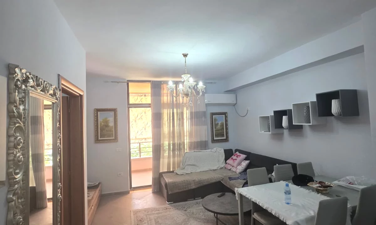 Shtepi me qera Apartament ne Tirane, 1+1, Mobilimi E mobiluar, Pagesa 450  Euro.