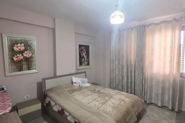 Shtepi me qera Apartament ne Tirane, 1+1, Mobilimi E mobiluar, Pagesa 450  Euro.