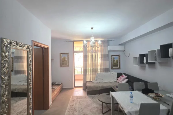 Shtepi me qera Apartament ne Tirane, 1+1, Mobilimi E mobiluar, Pagesa 450  Euro.