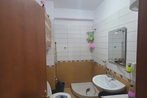 Shtepi me qera Apartament ne Tirane, 1+1, Mobilimi E mobiluar, Pagesa 450  Euro.