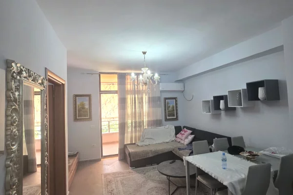 Shtepi me qera 1+1 ne Tirane - 450 Euro
