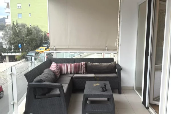 Shtepi me qera Apartament ne Tirane, 2+1, Mobilimi E mobiluar, Pagesa 850  Euro.