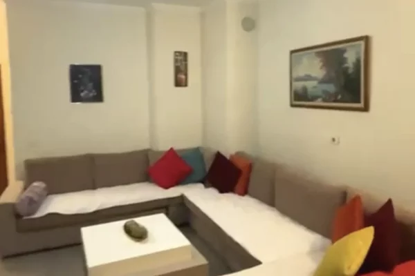 Shtepi me qera 2+1 ne Tirane - 40,000 Leke