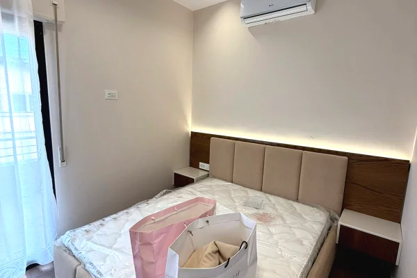 Shtepi me qera Apartament ne Tirane, 1+1, Mobilimi E mobiluar, Pagesa 60,000  Leke.