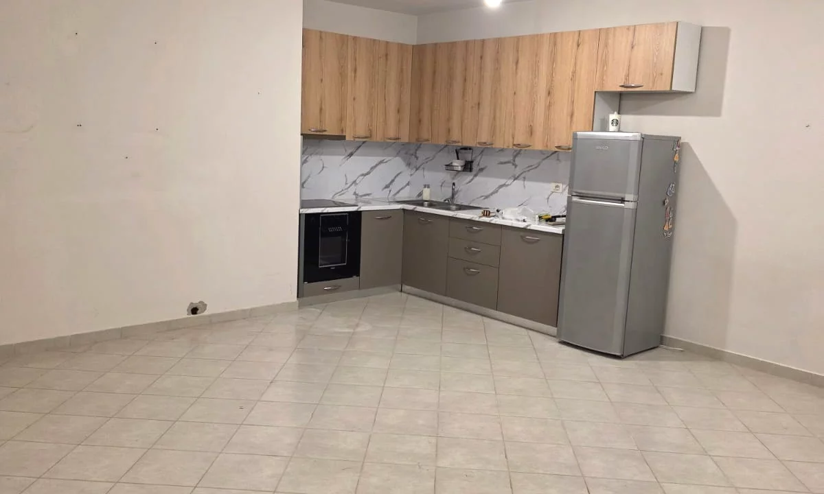 Shtepi me qera Apartament ne Tirane, 2+1, Mobilimi Bosh, pa mobiluar, Pagesa 700  Euro.