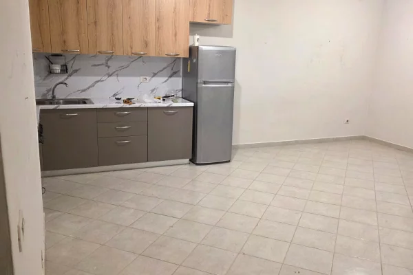 Shtepi me qera Apartament ne Tirane, 2+1, Mobilimi Bosh, pa mobiluar, Pagesa 700  Euro.