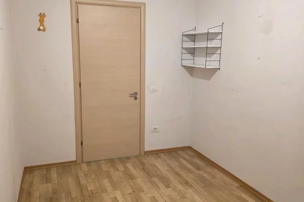 Shtepi me qera Apartament ne Tirane, 2+1, Mobilimi Bosh, pa mobiluar, Pagesa 700  Euro.