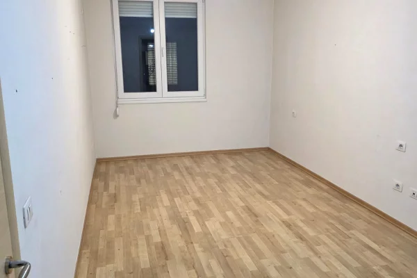 Shtepi me qera Apartament ne Tirane, 2+1, Mobilimi Bosh, pa mobiluar, Pagesa 700  Euro.