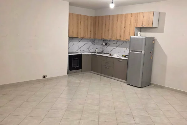 Shtepi me qera 2+1 ne Tirane - 700 Euro