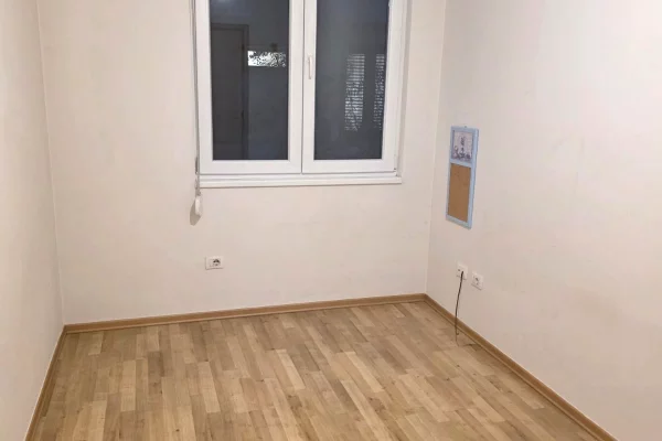 Shtepi me qera Apartament ne Tirane, 2+1, Mobilimi Bosh, pa mobiluar, Pagesa 700  Euro.