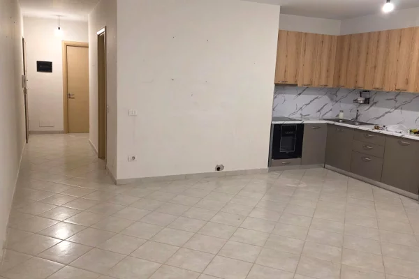 Shtepi me qera Apartament ne Tirane, 2+1, Mobilimi Bosh, pa mobiluar, Pagesa 700  Euro.