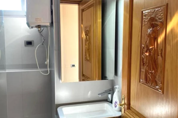 Shtepi me qera Apartament ne Tirane, 1+1, Mobilimi E mobiluar, Pagesa 600  Euro.