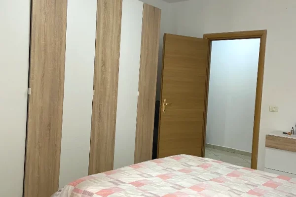 Shtepi me qera Apartament ne Tirane, 1+1, Mobilimi E mobiluar, Pagesa 400  Euro.