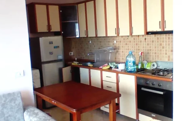 Shtepi me qera Apartament ne Tirane, 1+1, Mobilimi E mobiluar, Pagesa 450  Euro.