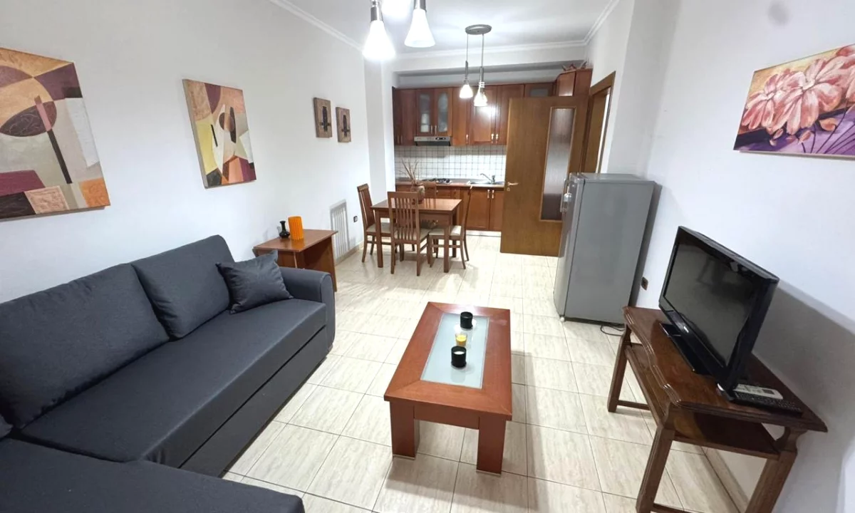Shtepi me qera Apartament ne Tirane, 1+1, Mobilimi E mobiluar, Pagesa 45,000  Leke.