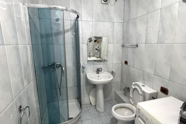 Shtepi me qera Apartament ne Tirane, 1+1, Mobilimi E mobiluar, Pagesa 45,000  Leke.