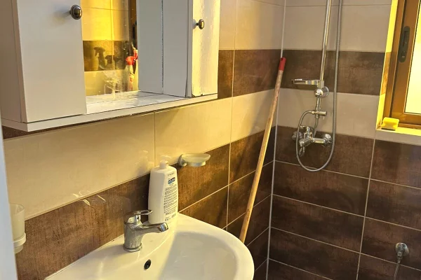 Shtepi me qera Apartament ne Tirane, 1+1, Mobilimi E mobiluar, Pagesa 520  Euro.