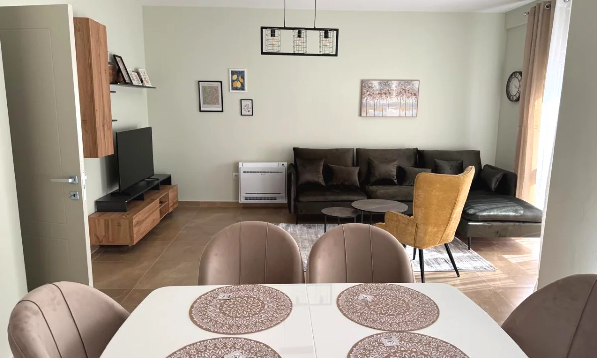 Shtepi me qera Apartament ne Tirane, 2+1, Mobilimi E mobiluar, Pagesa 85,000  Leke.