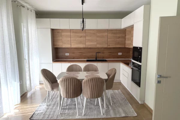 Shtepi me qera Apartament ne Tirane, 2+1, Mobilimi E mobiluar, Pagesa 85,000  Leke.