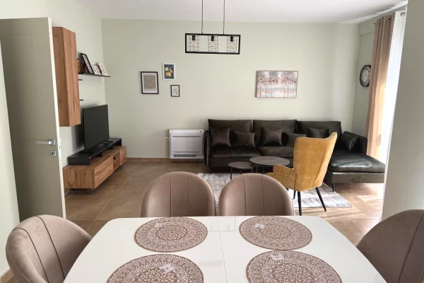 Shtepi me qera 2+1 ne Tirane - 85,000 Leke