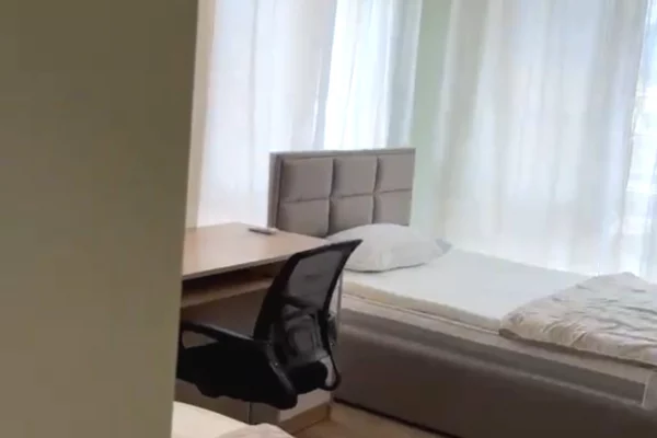 Shtepi me qera Apartament ne Tirane, 2+1, Mobilimi E mobiluar, Pagesa 85,000  Leke.