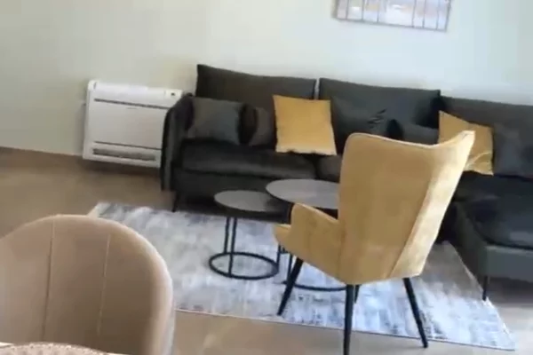 Shtepi me qera Apartament ne Tirane, 2+1, Mobilimi E mobiluar, Pagesa 85,000  Leke.